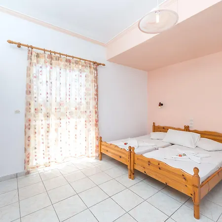 Apartahotel Athina Kalamákion