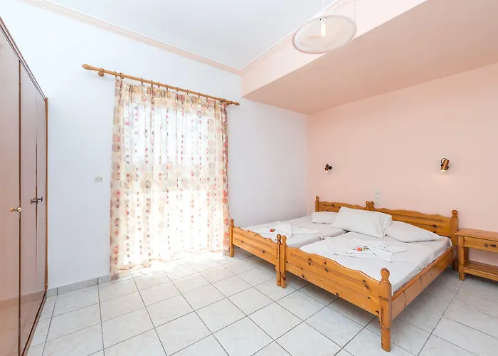 Apartahotel Athina Kalamákion