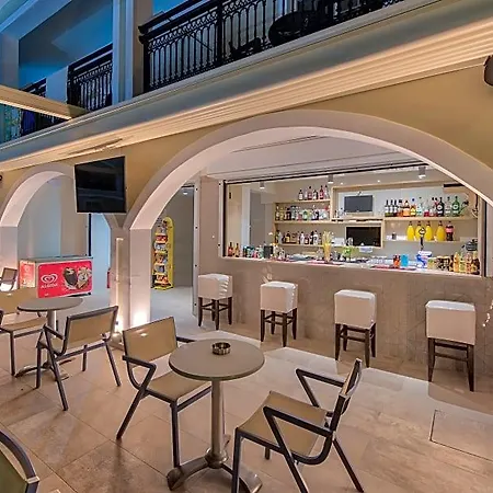 Athina Hotel apartamentowy Kalamákion